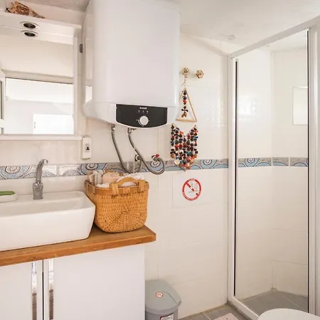 Central, Cozy, 15 Min Walk To The Beach, Fast Wi-fi, Free Parking, 4ppl * Bodrum