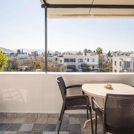 Central, Cozy, 15 Min Walk To The Beach, Fast Wi-fi, Free Parking, 4ppl