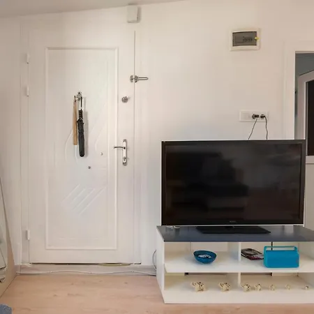 Central, Cozy, 15 Min Walk To The Beach, Fast Wi-fi, Free Parking, 4ppl Αλικαρνασσός