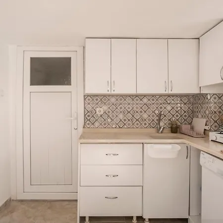 Central, Cozy, 15 Min Walk To The Beach, Fast Wi-fi, Free Parking, 4ppl Αλικαρνασσός