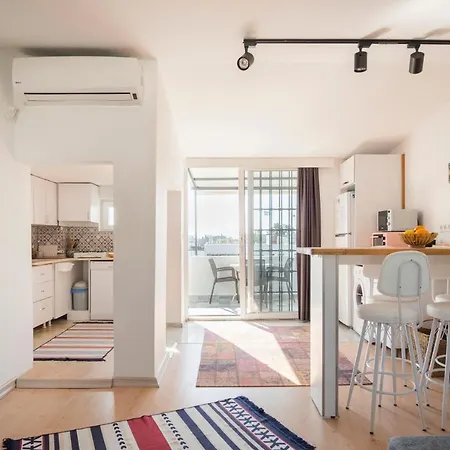 Central, Cozy, 15 Min Walk To The Beach, Fast Wi-fi, Free Parking, 4ppl *