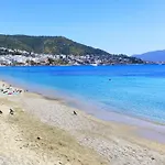 Central, Cozy, 15 Min Walk To The Beach, Fast Wi-fi, Free Parking, 4ppl Appartement Bodrum