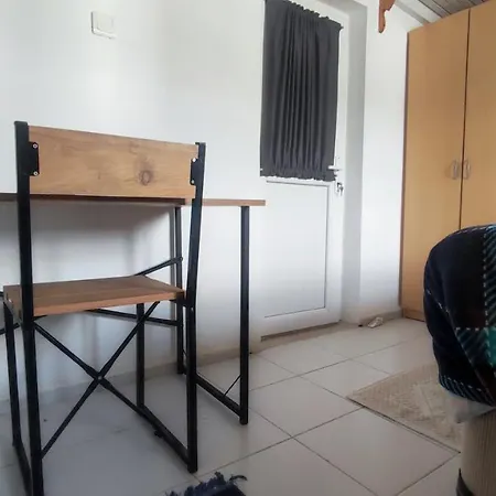 Lägenhet Central, Cozy, 15 Min Walk To The Beach, Fast Wi-fi, Free Parking, 4ppl *