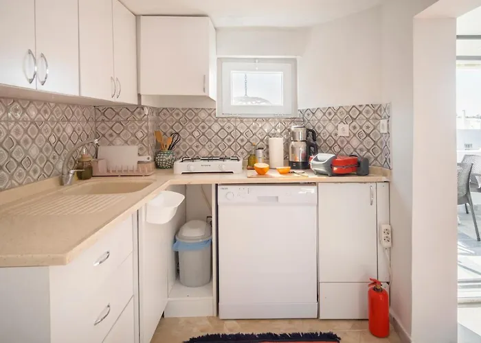 Central, Cozy, 15 Min Walk To The Beach, Fast Wi-fi, Free Parking, 4ppl Apartamento Bodrum