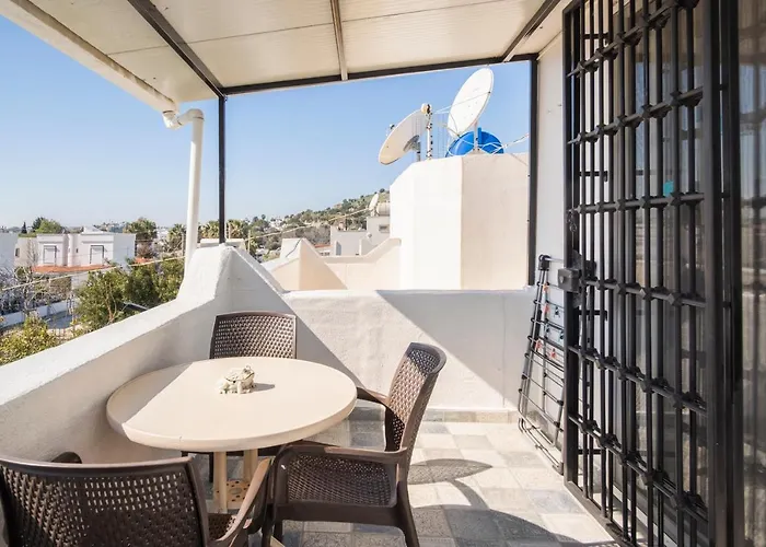 Central, Cozy, 15 Min Walk To The Beach, Fast Wi-fi, Free Parking, 4ppl *