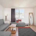 شقة Central, Cozy, 15 Min Walk To The Beach, Fast Wi-fi, Free Parking, 4ppl