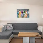 Appartement Central, Cozy, 15 Min Walk To The Beach, Fast Wi-fi, Free Parking, 4ppl *