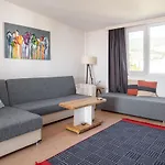 Central, Cozy, 15 Min Walk To The Beach, Fast Wi-fi, Free Parking, 4ppl Appartement