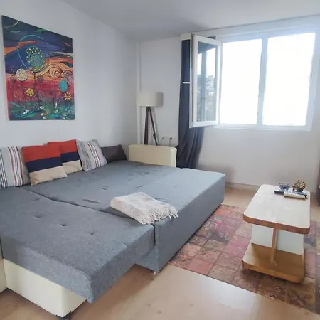 Central, Cozy, 15 Min Walk To The Beach, Fast Wi-fi, Free Parking, 4ppl Apartment *