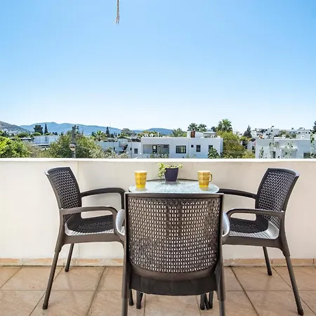 Central, Cozy, 15 Min Walk To The Beach, Fast Wi-fi, Free Parking, 4ppl Apartment Bodrum
