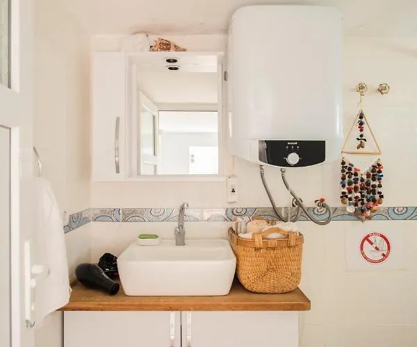 Lägenhet Central, Cozy, 15 Min Walk To The Beach, Fast Wi-fi, Free Parking, 4ppl