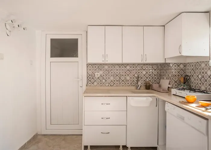 Central, Cozy, 15 Min Walk To The Beach, Fast Wi-fi, Free Parking, 4ppl Αλικαρνασσός