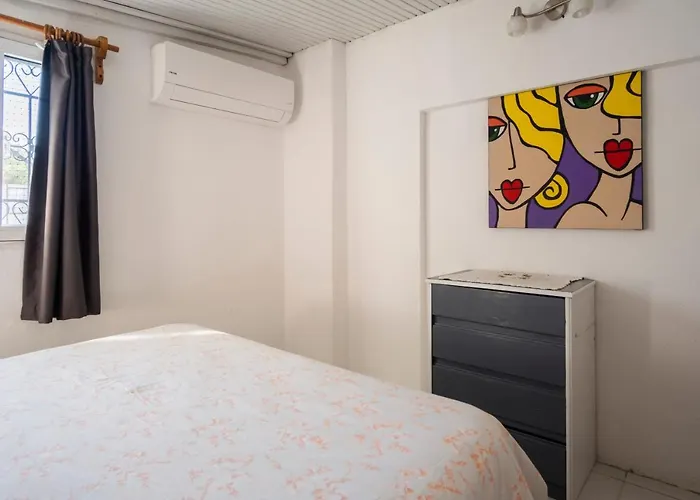 Lägenhet Central, Cozy, 15 Min Walk To The Beach, Fast Wi-fi, Free Parking, 4ppl Bodrum