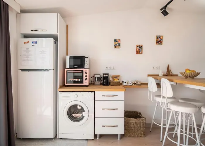 Appartement Central, Cozy, 15 Min Walk To The Beach, Fast Wi-fi, Free Parking, 4ppl