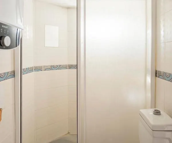 Central, Cozy, 15 Min Walk To The Beach, Fast Wi-fi, Free Parking, 4ppl * Αλικαρνασσός