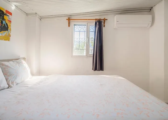 Lägenhet Central, Cozy, 15 Min Walk To The Beach, Fast Wi-fi, Free Parking, 4ppl
