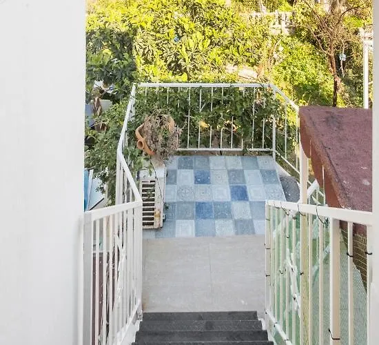 Central, Cozy, 15 Min Walk To The Beach, Fast Wi-fi, Free Parking, 4ppl Lägenhet